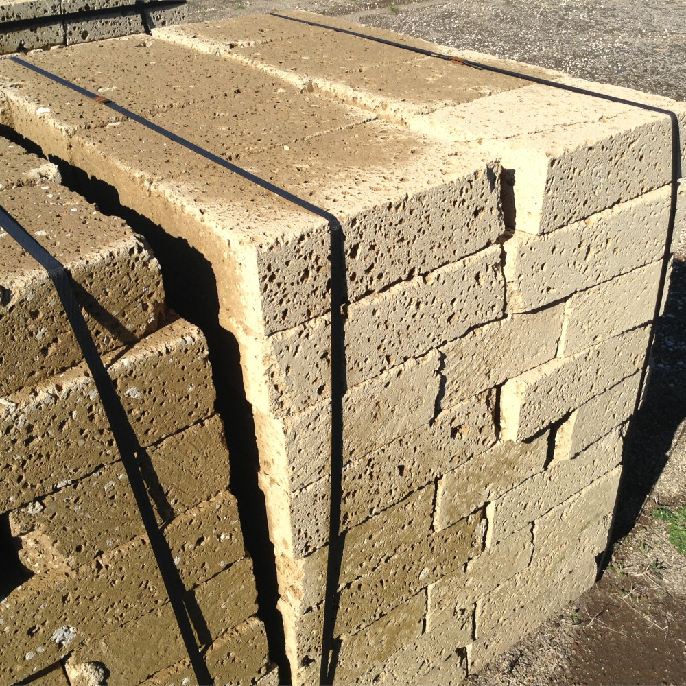 Blocco di tufo  37x25x11